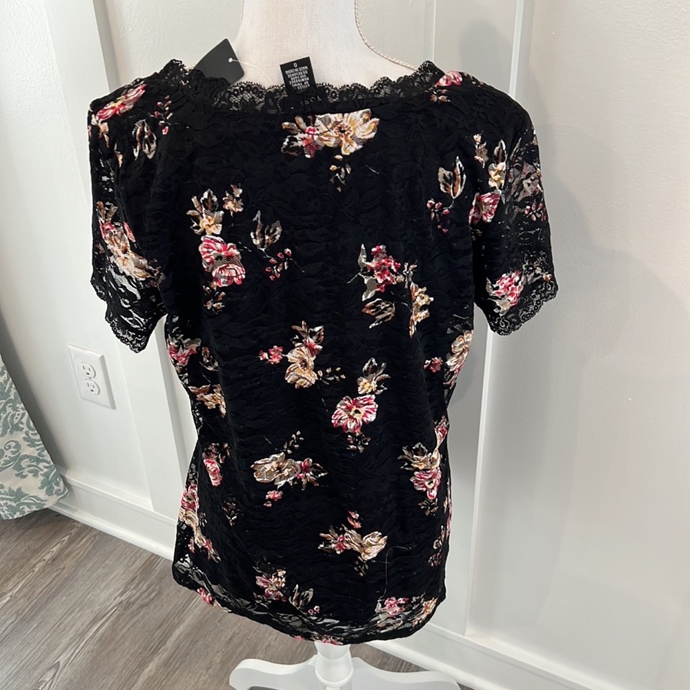NWT Rambling Roses Lace Tee - Picture 4 of 5